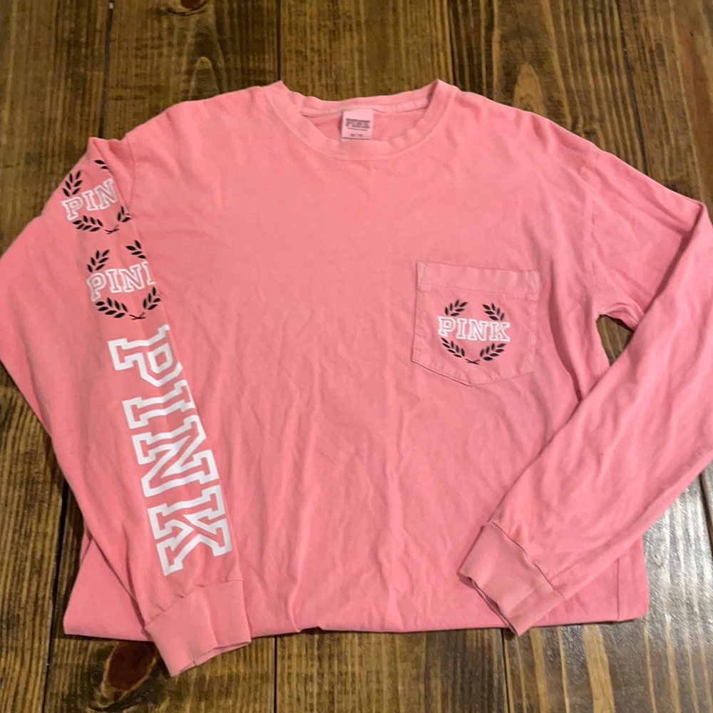 Long sleev VS Pink tee